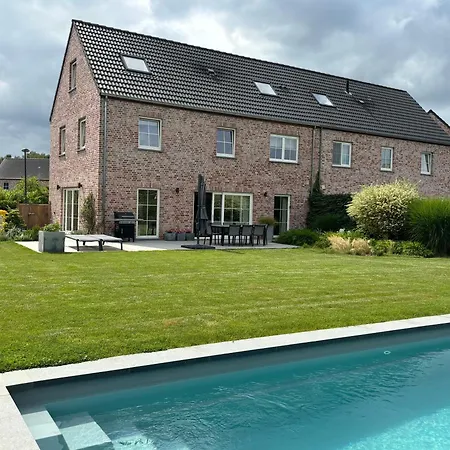 فيلة Brabant House With Pool